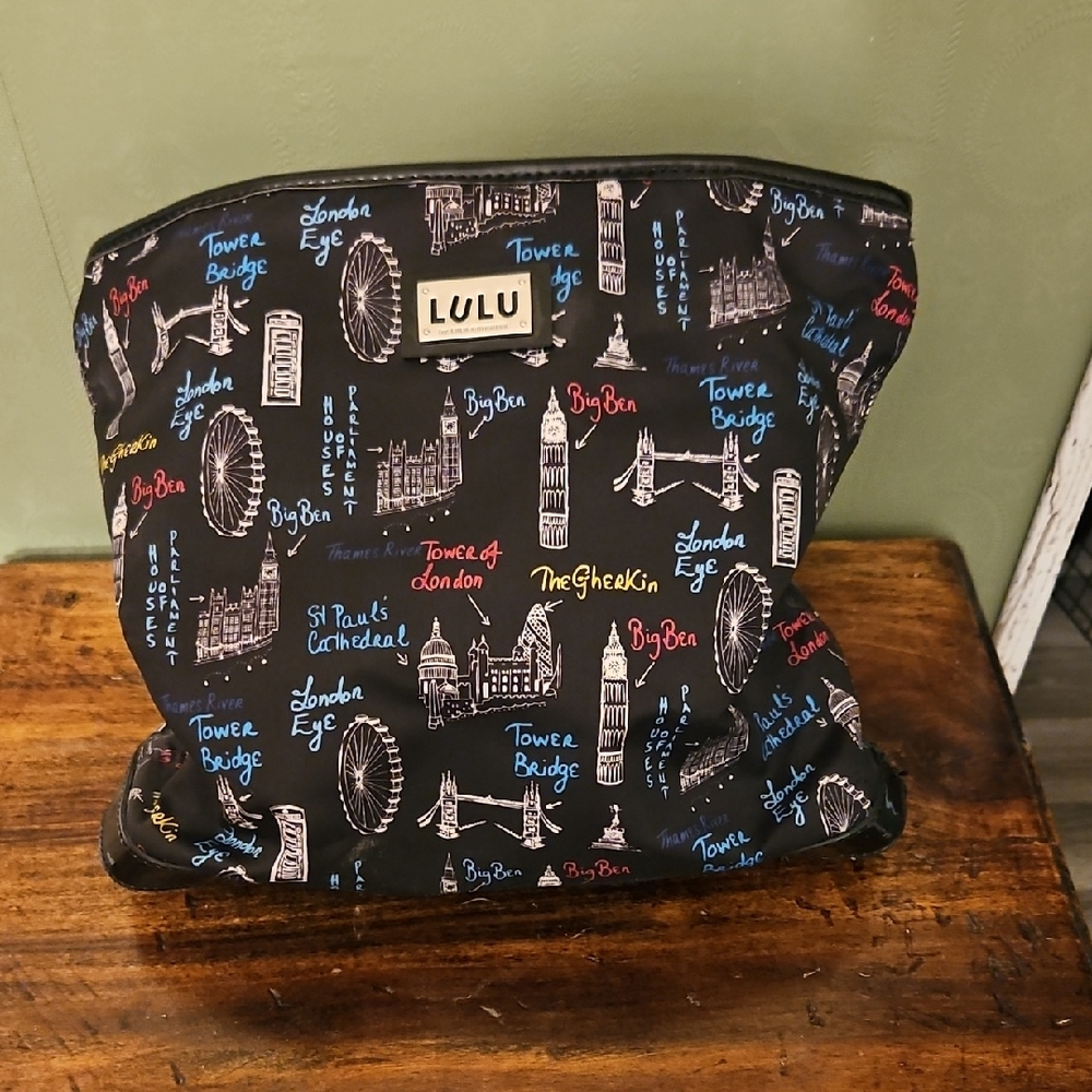 Lululemon Black London Landmark Tote